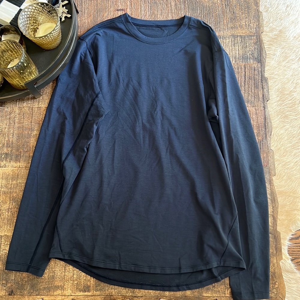 Men’s gently used long sleeve navy blue Lululemon shirt